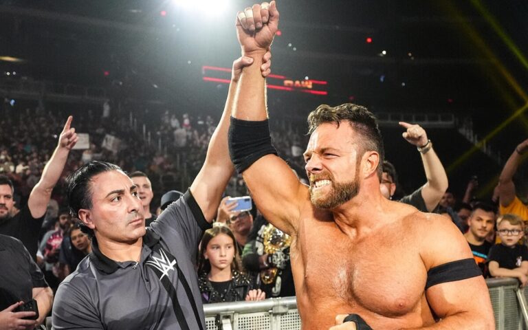 LA Knight Opens Up On Wondering If The WWE Universe Will Ever Stop Cheering For Him