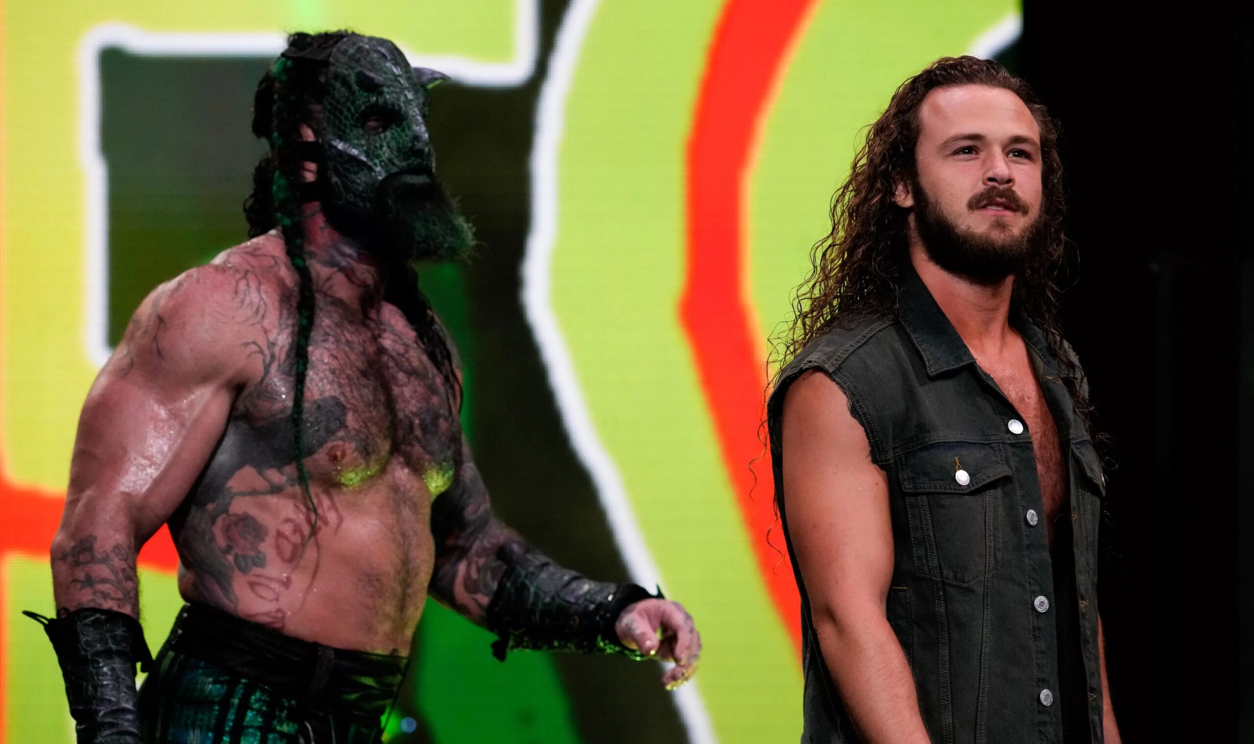 AEW Dynamite 07 de octubre de 2025 Luchasaurus y Jungle Boy Jack Perry The Jurassic Express @JJWilliamsWON scaled